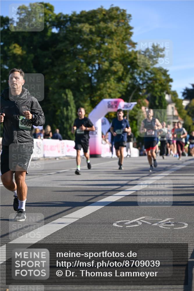 07.09.2025 - BARMER Alsterlauf Dr. Thomas Lammeyer http://msf.ph/oto/8709039 07.09.2025 09:32:29 Laufen 5005 meine-sportfotos.de