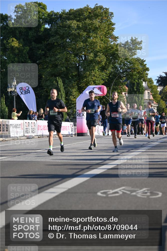 07.09.2025 - BARMER Alsterlauf Dr. Thomas Lammeyer http://msf.ph/oto/8709044 07.09.2025 09:32:30 Laufen 4460, 2451, 8174, 2419, 5050, 444 meine-sportfotos.de