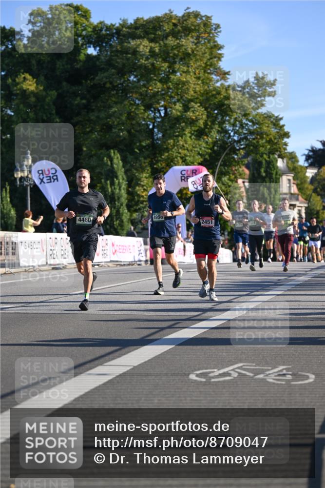 07.09.2025 - BARMER Alsterlauf Dr. Thomas Lammeyer http://msf.ph/oto/8709047 07.09.2025 09:32:30 Laufen 4956, 4460, 2451, 2414, 34 meine-sportfotos.de