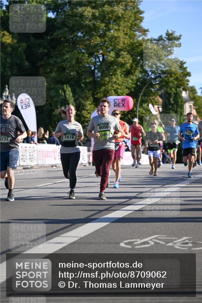 07.09.2025 - BARMER Alsterlauf Dr. Thomas Lammeyer http://msf.ph/oto/8709062 07.09.2025 09:32:35 Laufen 3174, 2419, 8050, 2032, 5742 meine-sportfotos.de