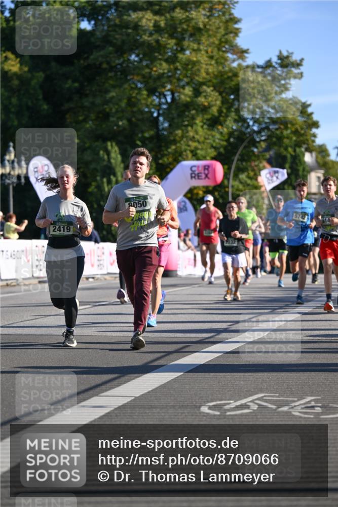 07.09.2025 - BARMER Alsterlauf Dr. Thomas Lammeyer http://msf.ph/oto/8709066 07.09.2025 09:32:35 Laufen 2419, 1510, 8050, 5742 meine-sportfotos.de