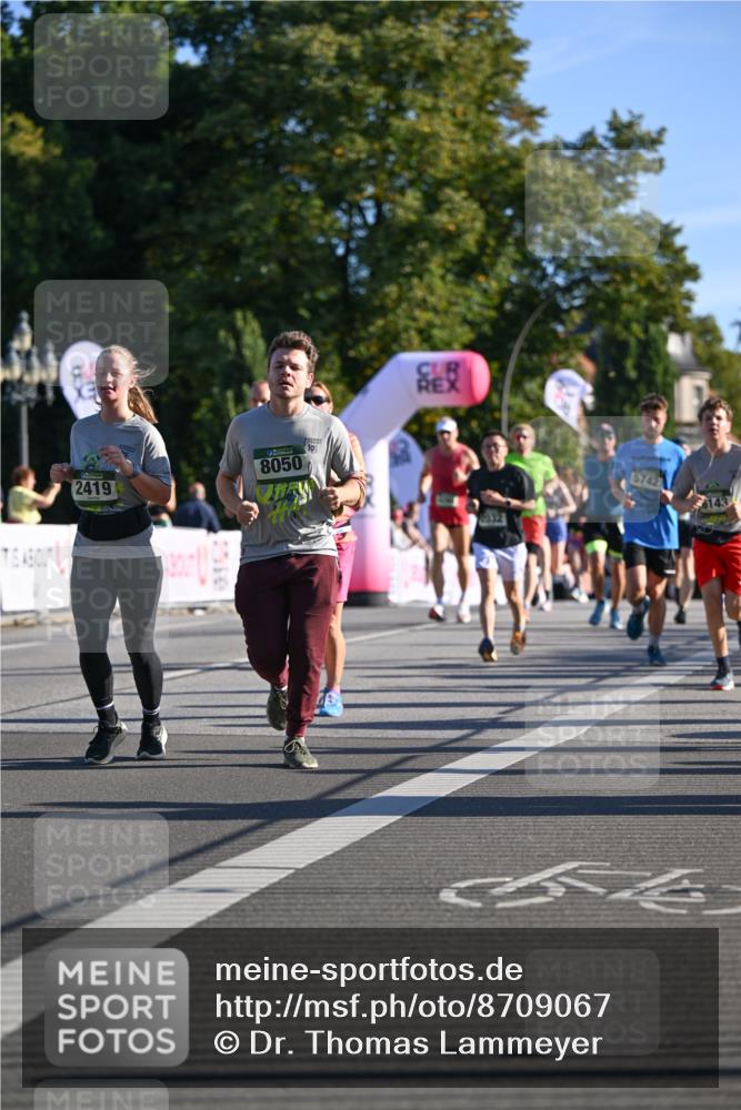 07.09.2025 - BARMER Alsterlauf Dr. Thomas Lammeyer http://msf.ph/oto/8709067 07.09.2025 09:32:35 Laufen 2419, 2510, 8050, 10, 5742 meine-sportfotos.de