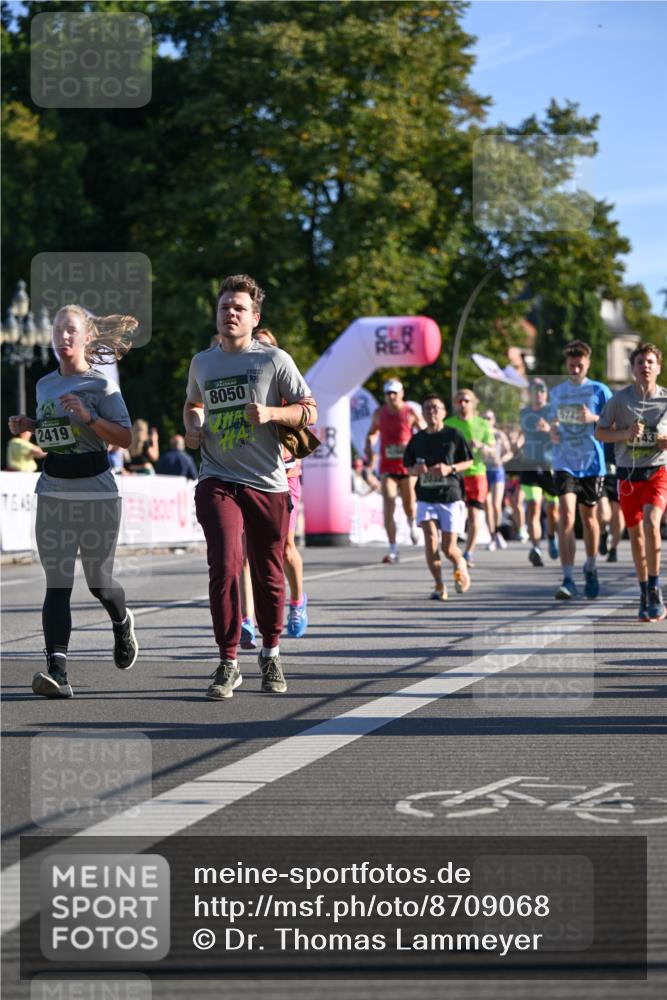07.09.2025 - BARMER Alsterlauf Dr. Thomas Lammeyer http://msf.ph/oto/8709068 07.09.2025 09:32:36 Laufen 2419, 8050, 5742 meine-sportfotos.de