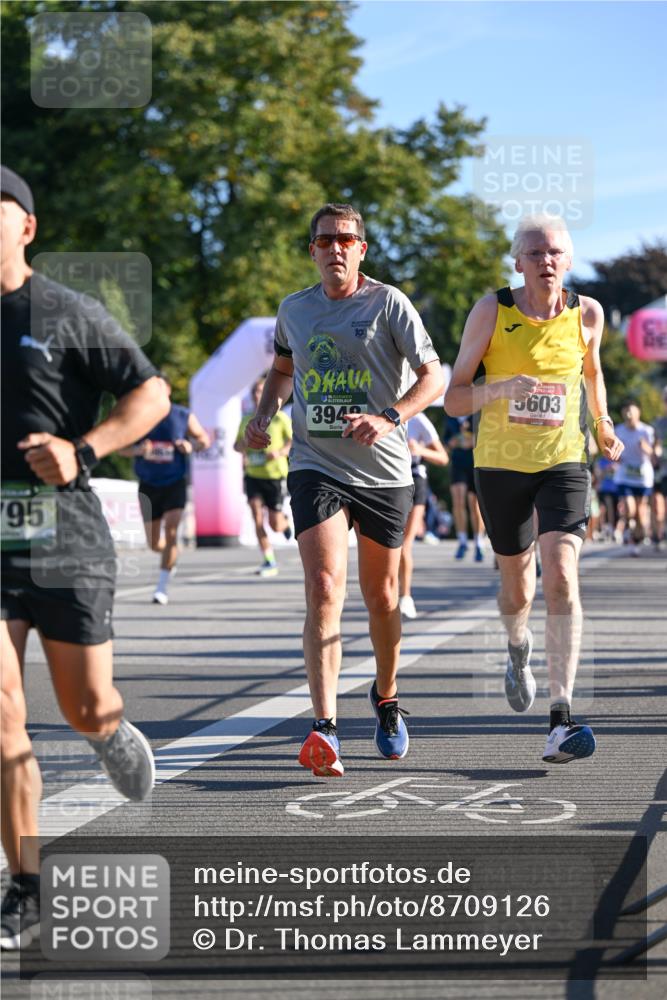 07.09.2025 - BARMER Alsterlauf Dr. Thomas Lammeyer http://msf.ph/oto/8709126 07.09.2025 09:32:47 Laufen 95, 19, 3949, 5603 meine-sportfotos.de