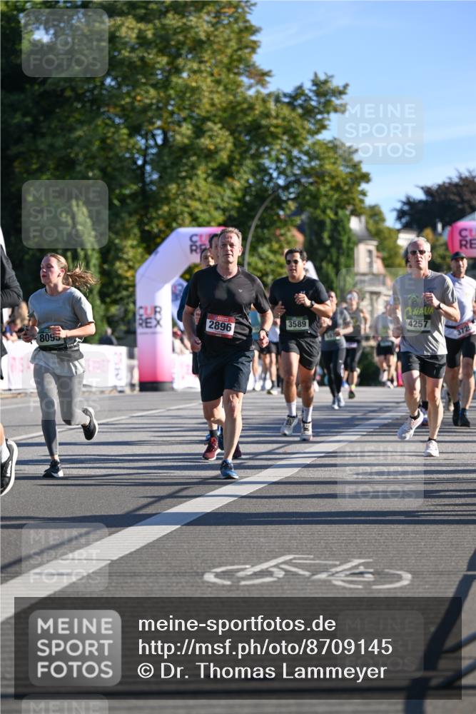 07.09.2025 - BARMER Alsterlauf Dr. Thomas Lammeyer http://msf.ph/oto/8709145 07.09.2025 09:32:50 Laufen 8095, 4257, 2896, 3589, 554 meine-sportfotos.de