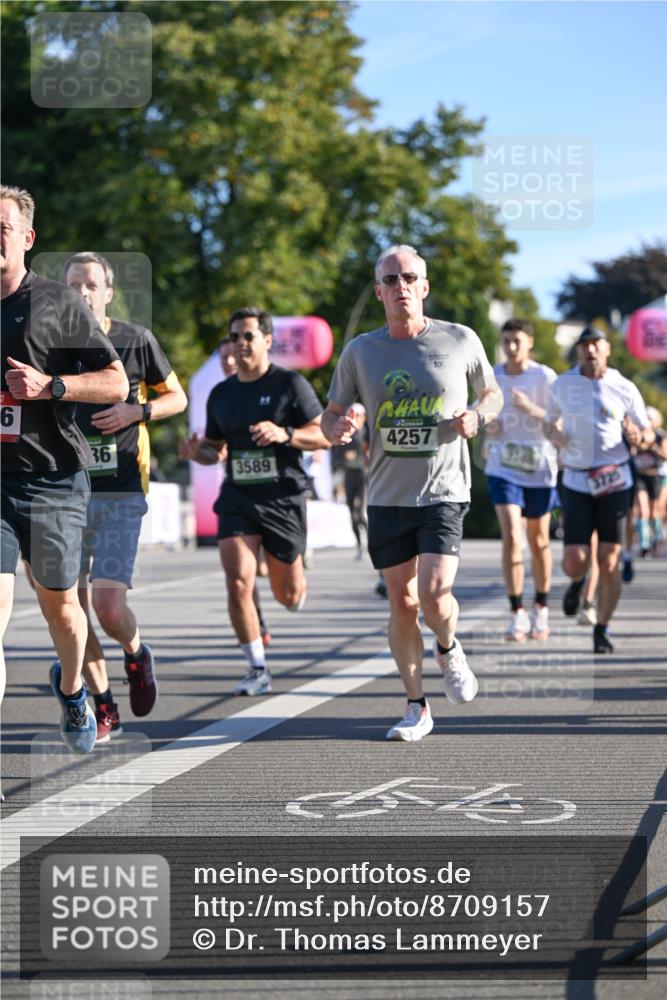 07.09.2025 - BARMER Alsterlauf Dr. Thomas Lammeyer http://msf.ph/oto/8709157 07.09.2025 09:32:52 Laufen 6, 36, 3589, 10, 4257, 3744, 3725 meine-sportfotos.de