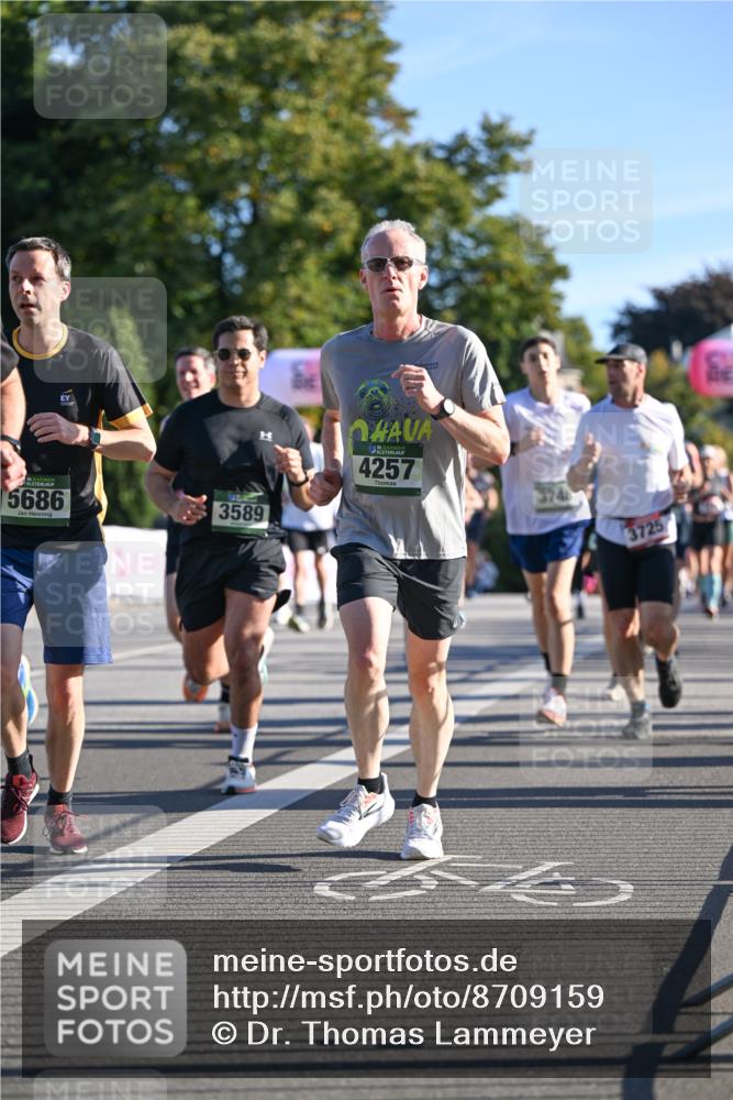 07.09.2025 - BARMER Alsterlauf Dr. Thomas Lammeyer http://msf.ph/oto/8709159 07.09.2025 09:32:52 Laufen 36, 5686, 149, 3589, 4257, 3746, 3725 meine-sportfotos.de