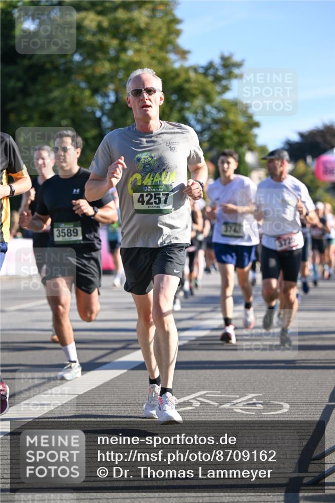 07.09.2025 - BARMER Alsterlauf Dr. Thomas Lammeyer http://msf.ph/oto/8709162 07.09.2025 09:32:53 Laufen 3589, 36, 4257, 10, 3743, 3725 meine-sportfotos.de