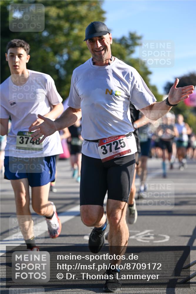 07.09.2025 - BARMER Alsterlauf Dr. Thomas Lammeyer http://msf.ph/oto/8709172 07.09.2025 09:32:55 Laufen 3748, 10, 36, 3725 meine-sportfotos.de