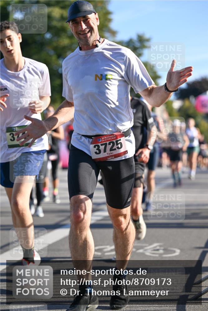 07.09.2025 - BARMER Alsterlauf Dr. Thomas Lammeyer http://msf.ph/oto/8709173 07.09.2025 09:32:55 Laufen 32, 2449, 10, 36, 3725 meine-sportfotos.de