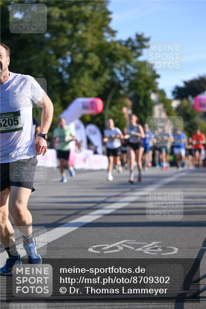 07.09.2025 - BARMER Alsterlauf Dr. Thomas Lammeyer http://msf.ph/oto/8709302 07.09.2025 09:33:16 Laufen 56, 5205 meine-sportfotos.de