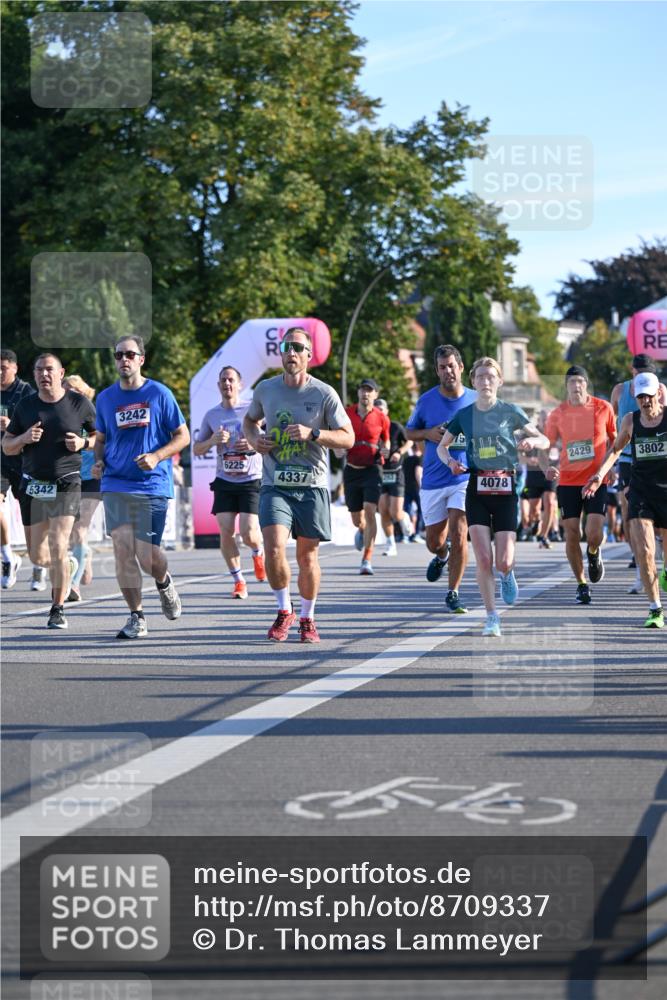 07.09.2025 - BARMER Alsterlauf Dr. Thomas Lammeyer http://msf.ph/oto/8709337 07.09.2025 09:33:21 Laufen 5342, 3242, 6225, 2429, 3802, 4337, 4078, 54 meine-sportfotos.de