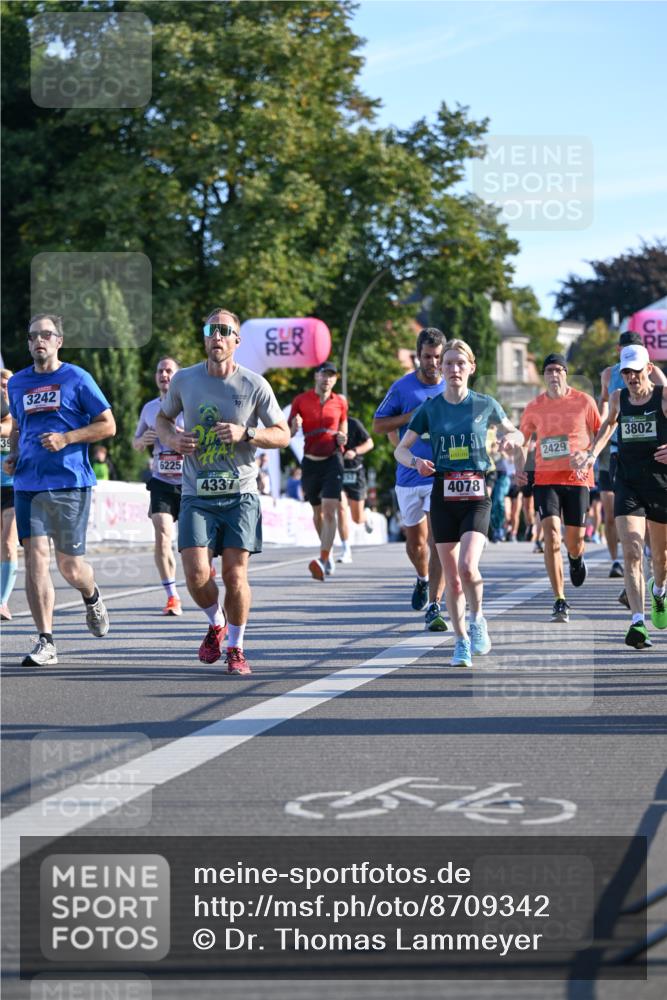 07.09.2025 - BARMER Alsterlauf Dr. Thomas Lammeyer http://msf.ph/oto/8709342 07.09.2025 09:33:22 Laufen 39, 3242, 6225, 3802, 2429, 4337, 4078 meine-sportfotos.de