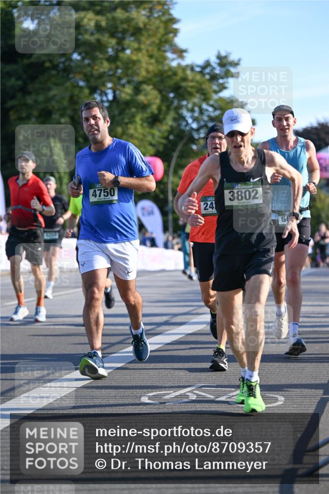 07.09.2025 - BARMER Alsterlauf Dr. Thomas Lammeyer http://msf.ph/oto/8709357 07.09.2025 09:33:25 Laufen 13, 4750, 24, 3802, 56 meine-sportfotos.de