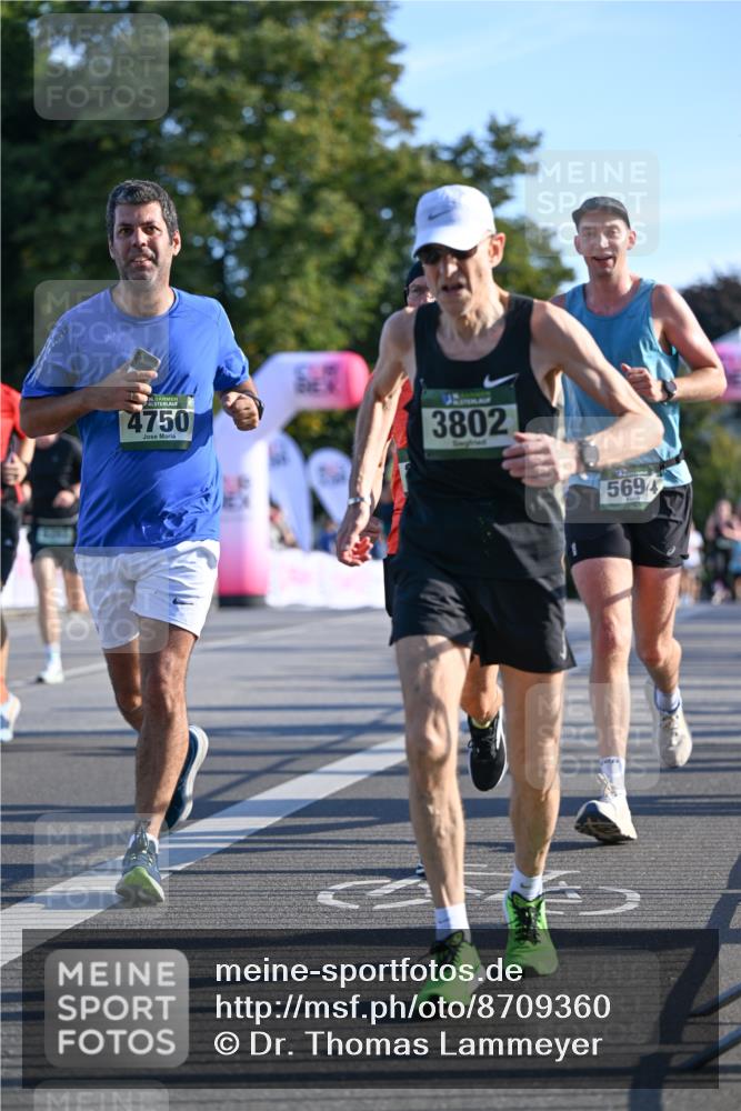 07.09.2025 - BARMER Alsterlauf Dr. Thomas Lammeyer http://msf.ph/oto/8709360 07.09.2025 09:33:25 Laufen 36, 4750, 3802, 3, 5694 meine-sportfotos.de