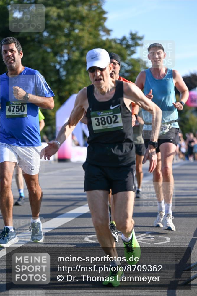 07.09.2025 - BARMER Alsterlauf Dr. Thomas Lammeyer http://msf.ph/oto/8709362 07.09.2025 09:33:25 Laufen 4750, 3802, 697 meine-sportfotos.de