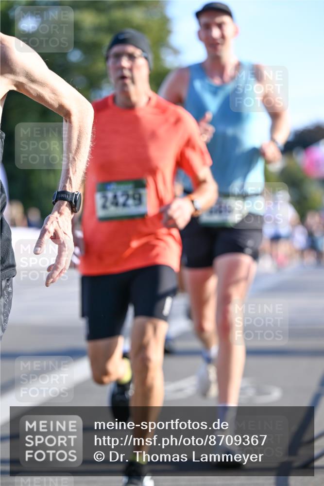07.09.2025 - BARMER Alsterlauf Dr. Thomas Lammeyer http://msf.ph/oto/8709367 07.09.2025 09:33:26 Laufen 2429 meine-sportfotos.de