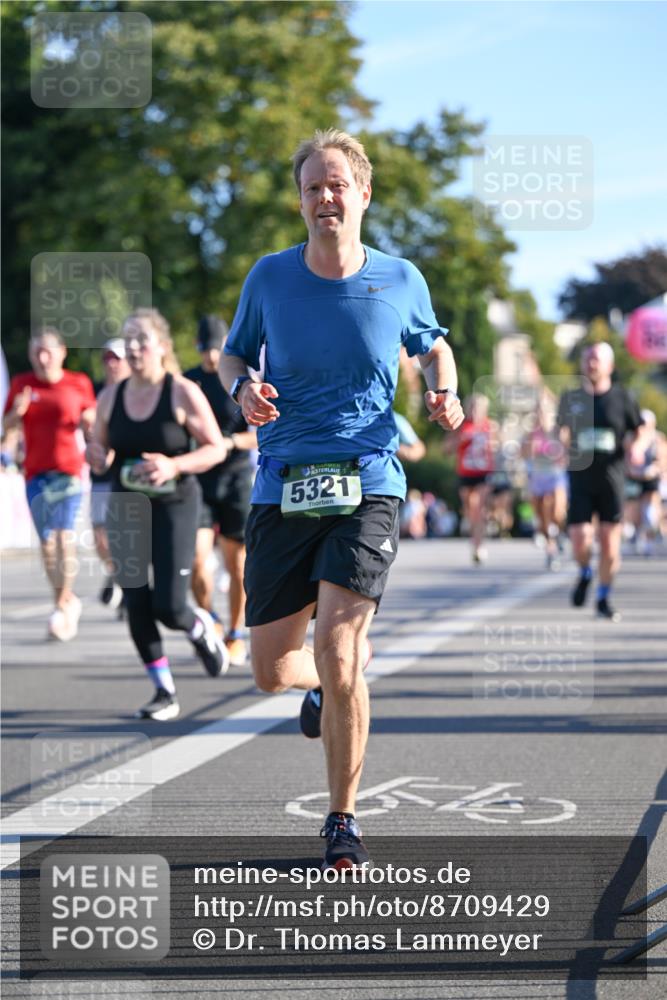 07.09.2025 - BARMER Alsterlauf Dr. Thomas Lammeyer http://msf.ph/oto/8709429 07.09.2025 09:33:38 Laufen 5321 meine-sportfotos.de