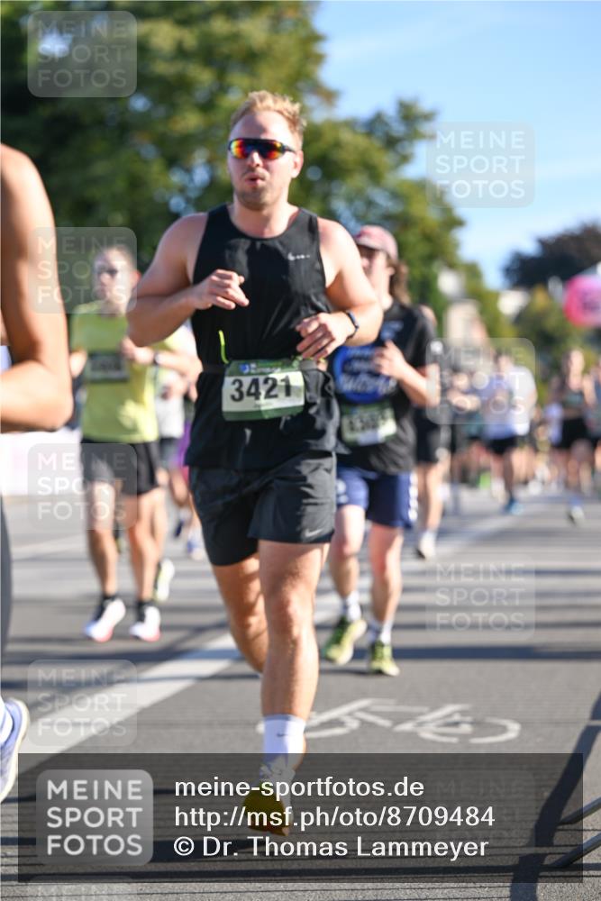 07.09.2025 - BARMER Alsterlauf Dr. Thomas Lammeyer http://msf.ph/oto/8709484 07.09.2025 09:33:46 Laufen 3421 meine-sportfotos.de