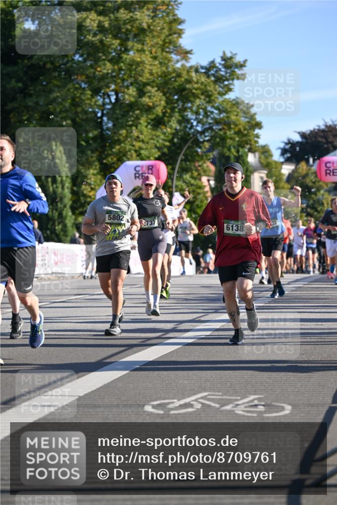 07.09.2025 - BARMER Alsterlauf Dr. Thomas Lammeyer http://msf.ph/oto/8709761 07.09.2025 09:34:35 Laufen 5802, 737, 6138, 22 meine-sportfotos.de
