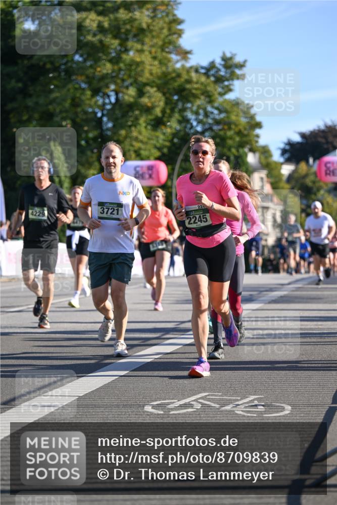 07.09.2025 - BARMER Alsterlauf Dr. Thomas Lammeyer http://msf.ph/oto/8709839 07.09.2025 09:34:50 Laufen 4229, 3721, 22, 2245 meine-sportfotos.de