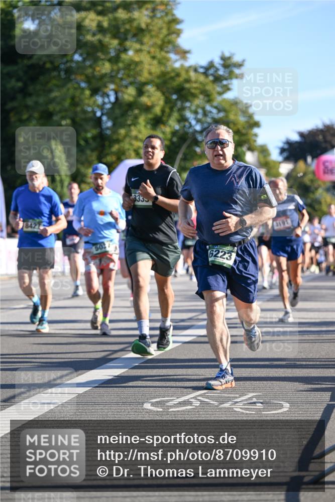 07.09.2025 - BARMER Alsterlauf Dr. Thomas Lammeyer http://msf.ph/oto/8709910 07.09.2025 09:35:06 Laufen 8427, 5037, 8335, 6223, 3191 meine-sportfotos.de