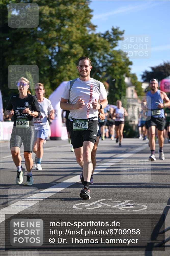 07.09.2025 - BARMER Alsterlauf Dr. Thomas Lammeyer http://msf.ph/oto/8709958 07.09.2025 09:35:14 Laufen 8344, 2094, 4672 meine-sportfotos.de