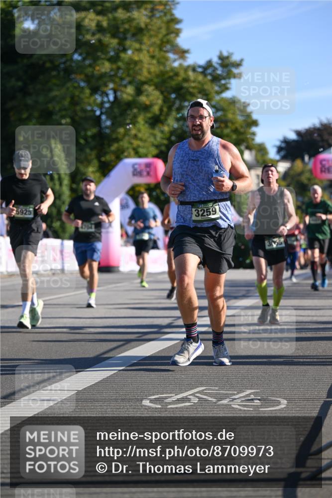 07.09.2025 - BARMER Alsterlauf Dr. Thomas Lammeyer http://msf.ph/oto/8709973 07.09.2025 09:35:16 Laufen 5925, 3259 meine-sportfotos.de