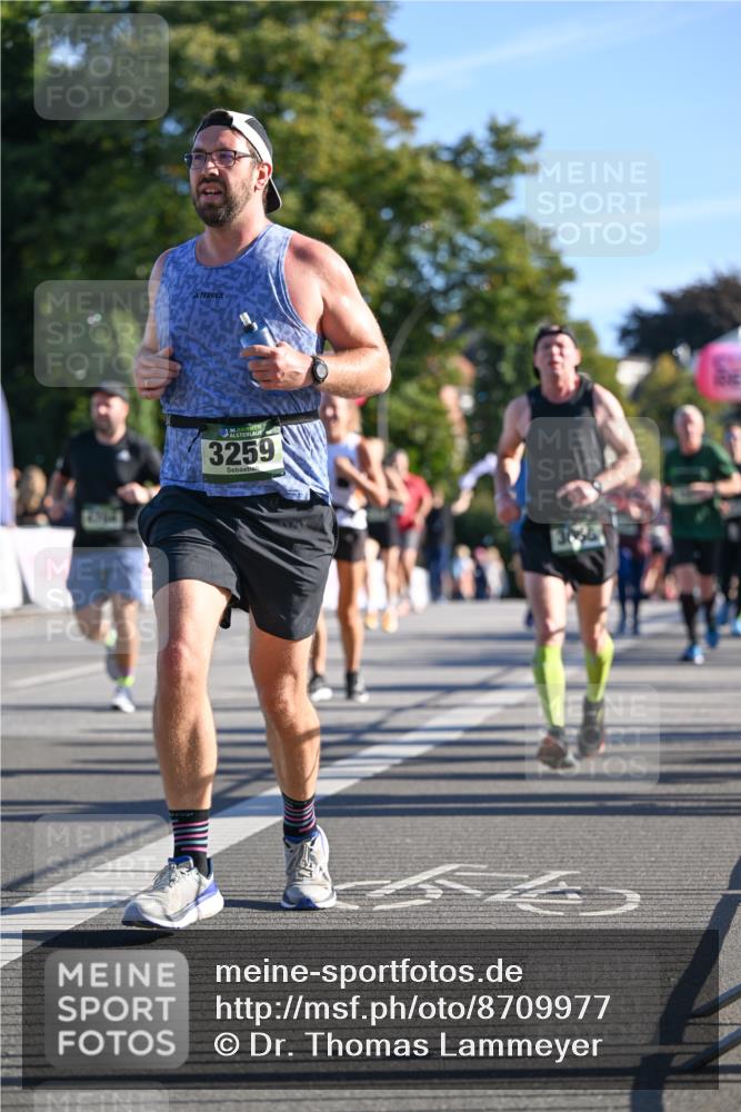 07.09.2025 - BARMER Alsterlauf Dr. Thomas Lammeyer http://msf.ph/oto/8709977 07.09.2025 09:35:17 Laufen 3259 meine-sportfotos.de