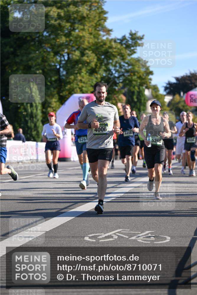 07.09.2025 - BARMER Alsterlauf Dr. Thomas Lammeyer http://msf.ph/oto/8710071 07.09.2025 09:35:32 Laufen 5293, 4006, 10, 4456, 5260, 8600 meine-sportfotos.de