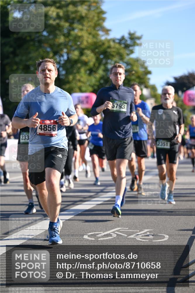 07.09.2025 - BARMER Alsterlauf Dr. Thomas Lammeyer http://msf.ph/oto/8710658 07.09.2025 09:37:10 Laufen 233, 036, 4856, 5793, 2351 meine-sportfotos.de