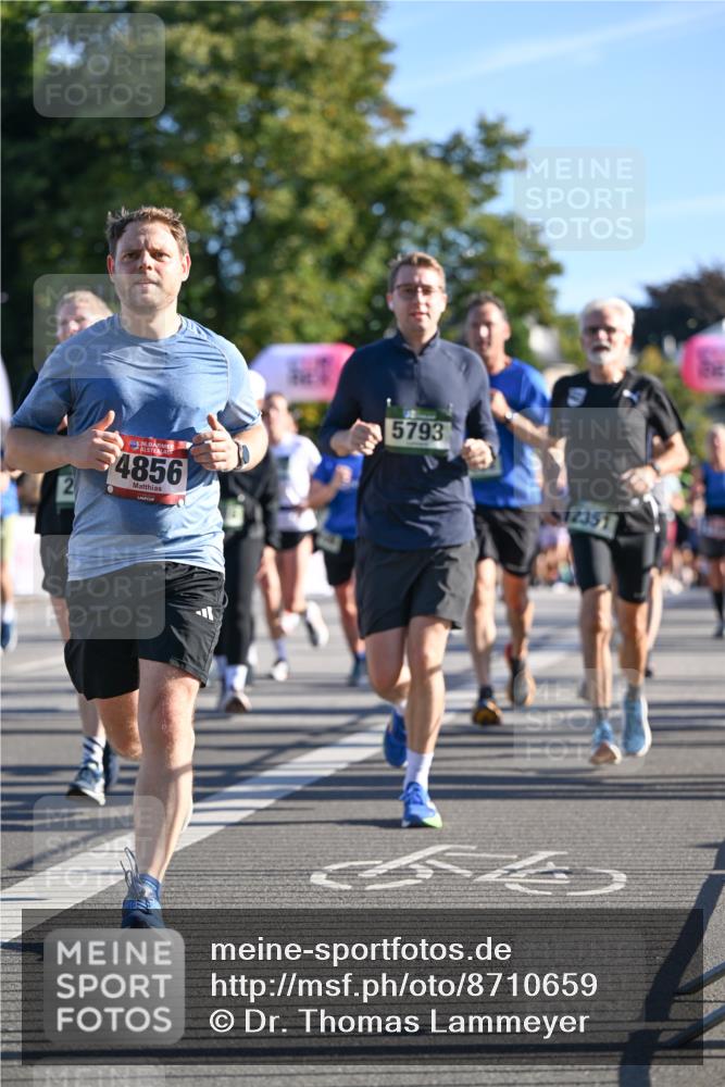 07.09.2025 - BARMER Alsterlauf Dr. Thomas Lammeyer http://msf.ph/oto/8710659 07.09.2025 09:37:10 Laufen 2, 136, 4856, 5793, 12351 meine-sportfotos.de