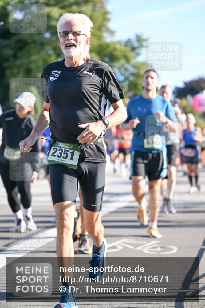 07.09.2025 - BARMER Alsterlauf Dr. Thomas Lammeyer http://msf.ph/oto/8710671 07.09.2025 09:37:12 Laufen 1870, 36, 2351 meine-sportfotos.de