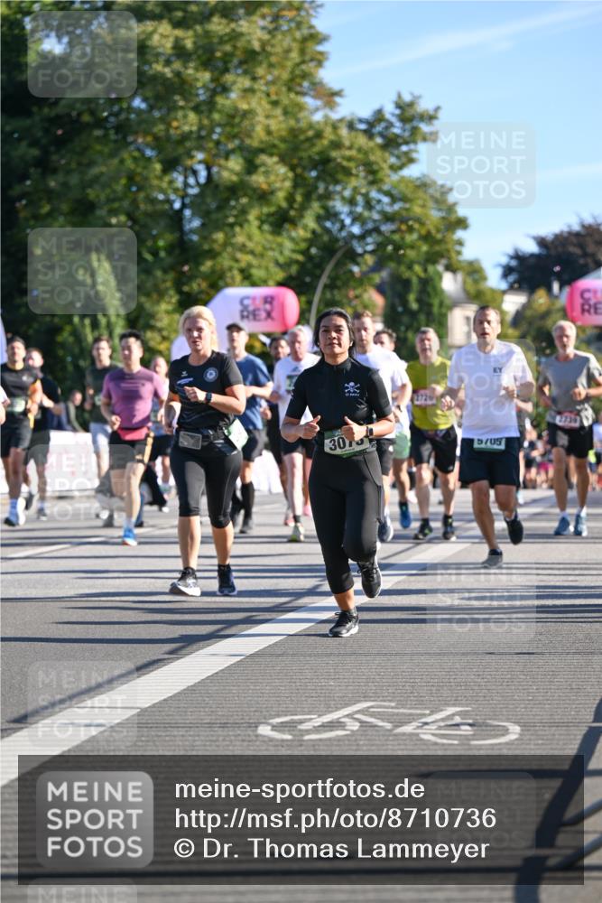 07.09.2025 - BARMER Alsterlauf Dr. Thomas Lammeyer http://msf.ph/oto/8710736 07.09.2025 09:37:23 Laufen 3015, 2720, 15, 05, 2739, 4 meine-sportfotos.de