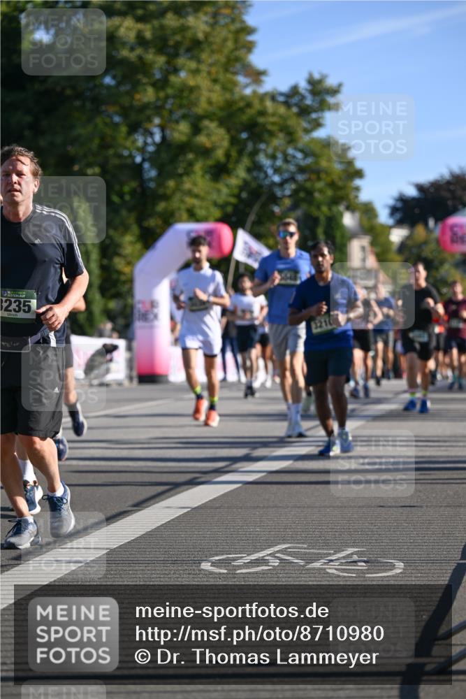 07.09.2025 - BARMER Alsterlauf Dr. Thomas Lammeyer http://msf.ph/oto/8710980 07.09.2025 09:38:02 Laufen 136, 3235 meine-sportfotos.de