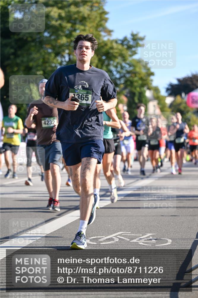 07.09.2025 - BARMER Alsterlauf Dr. Thomas Lammeyer http://msf.ph/oto/8711226 07.09.2025 09:38:44 Laufen 4232, 1365 meine-sportfotos.de