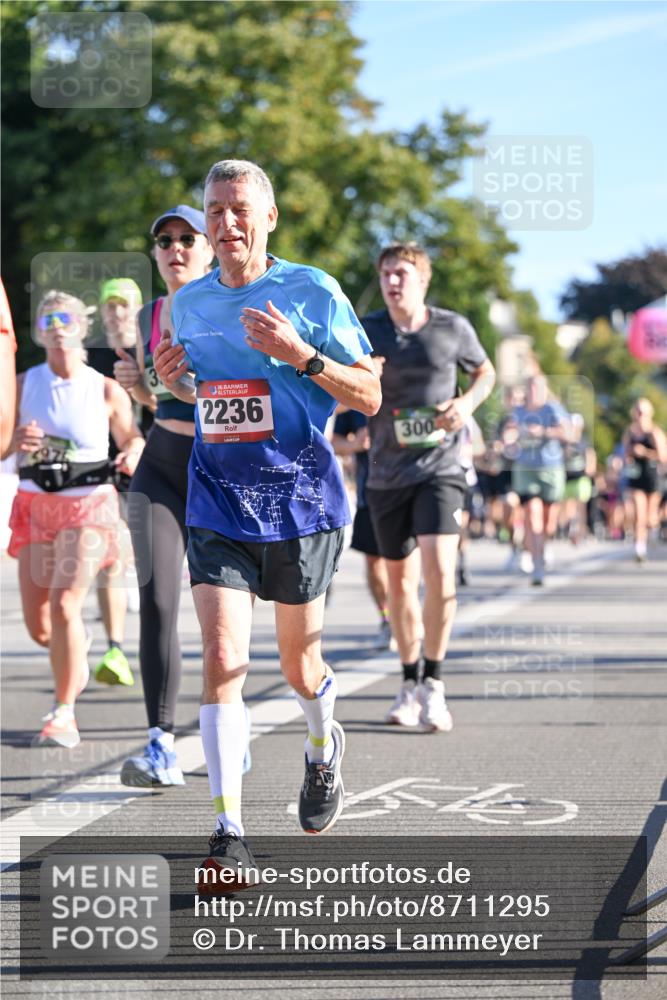 07.09.2025 - BARMER Alsterlauf Dr. Thomas Lammeyer http://msf.ph/oto/8711295 07.09.2025 09:38:54 Laufen 136, 2236, 300 meine-sportfotos.de