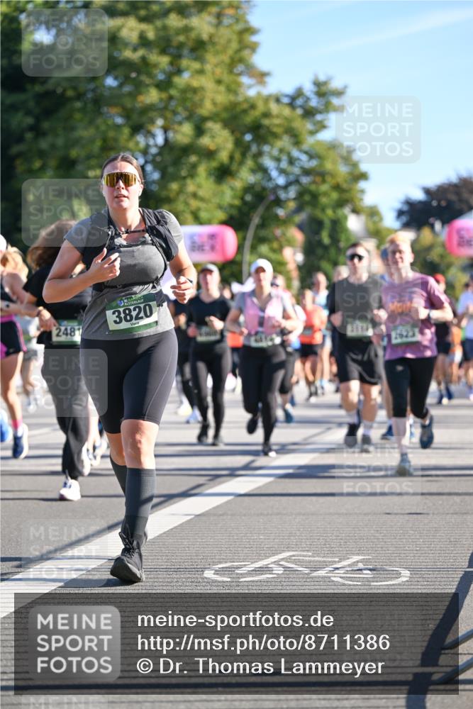 07.09.2025 - BARMER Alsterlauf Dr. Thomas Lammeyer http://msf.ph/oto/8711386 07.09.2025 09:39:10 Laufen 2481, 3820, 2623 meine-sportfotos.de