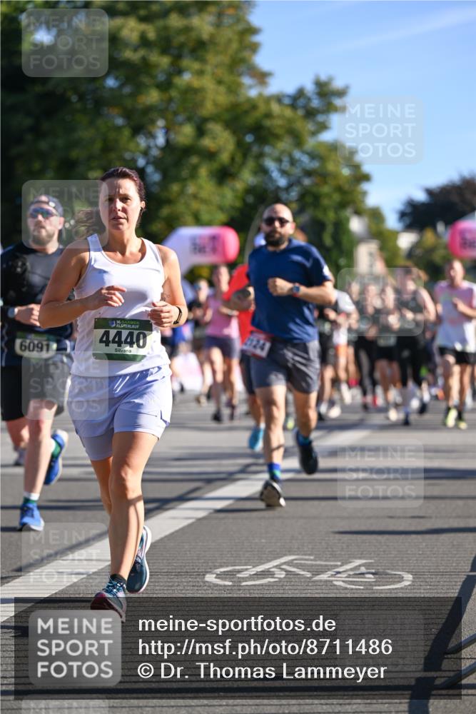 07.09.2025 - BARMER Alsterlauf Dr. Thomas Lammeyer http://msf.ph/oto/8711486 07.09.2025 09:39:26 Laufen 6091, 76136, 4440, 2124 meine-sportfotos.de