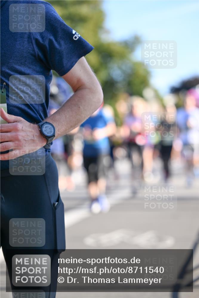 07.09.2025 - BARMER Alsterlauf Dr. Thomas Lammeyer http://msf.ph/oto/8711540 07.09.2025 09:39:35 Laufen 8, 33, 13, 5, 91, 5, 40, 168 meine-sportfotos.de