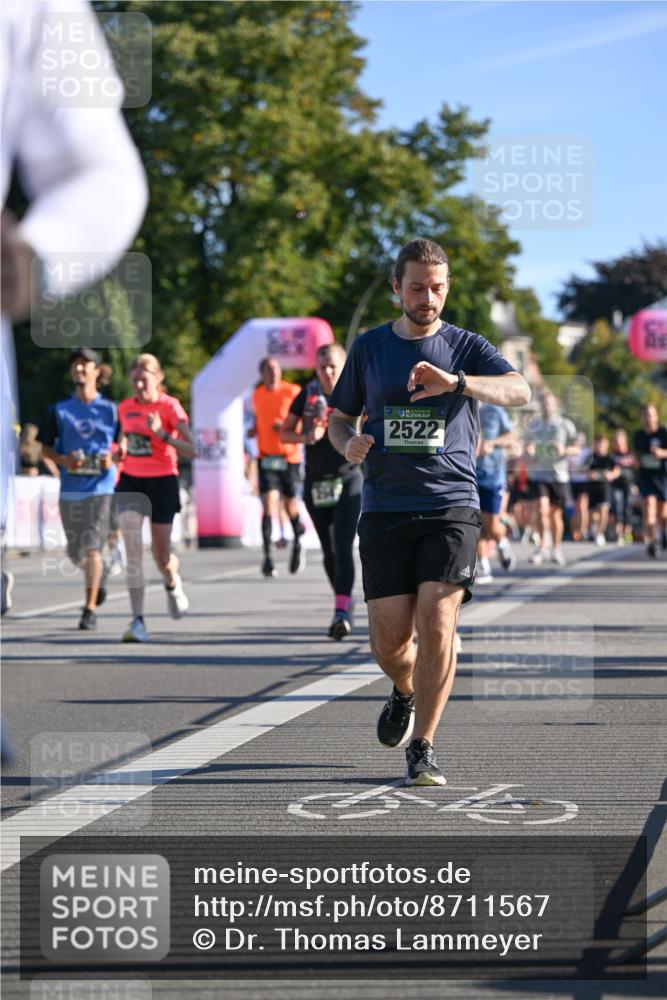 07.09.2025 - BARMER Alsterlauf Dr. Thomas Lammeyer http://msf.ph/oto/8711567 07.09.2025 09:39:40 Laufen 2522 meine-sportfotos.de