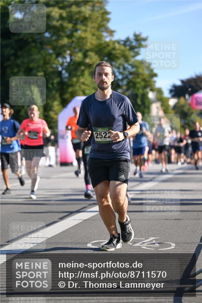 07.09.2025 - BARMER Alsterlauf Dr. Thomas Lammeyer http://msf.ph/oto/8711570 07.09.2025 09:39:40 Laufen 136, 252 meine-sportfotos.de