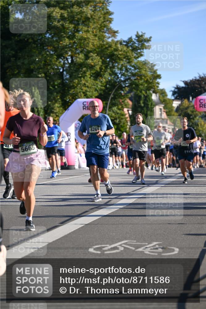 07.09.2025 - BARMER Alsterlauf Dr. Thomas Lammeyer http://msf.ph/oto/8711586 07.09.2025 09:39:43 Laufen 5665, 8261, 2280, 54, 3824 meine-sportfotos.de