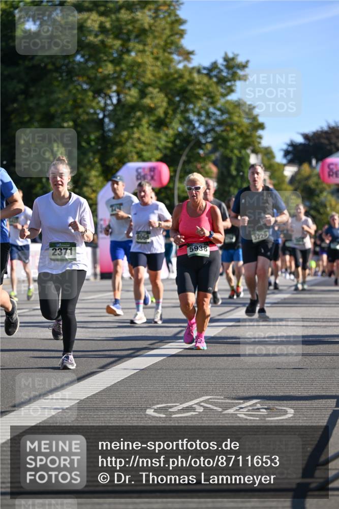 07.09.2025 - BARMER Alsterlauf Dr. Thomas Lammeyer http://msf.ph/oto/8711653 07.09.2025 09:39:54 Laufen 2371, 8064, 5938, 3229 meine-sportfotos.de