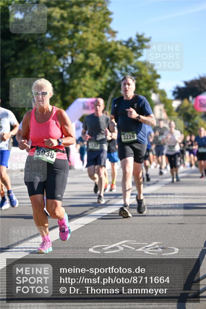 07.09.2025 - BARMER Alsterlauf Dr. Thomas Lammeyer http://msf.ph/oto/8711664 07.09.2025 09:39:55 Laufen 5938, 3137, 3229 meine-sportfotos.de