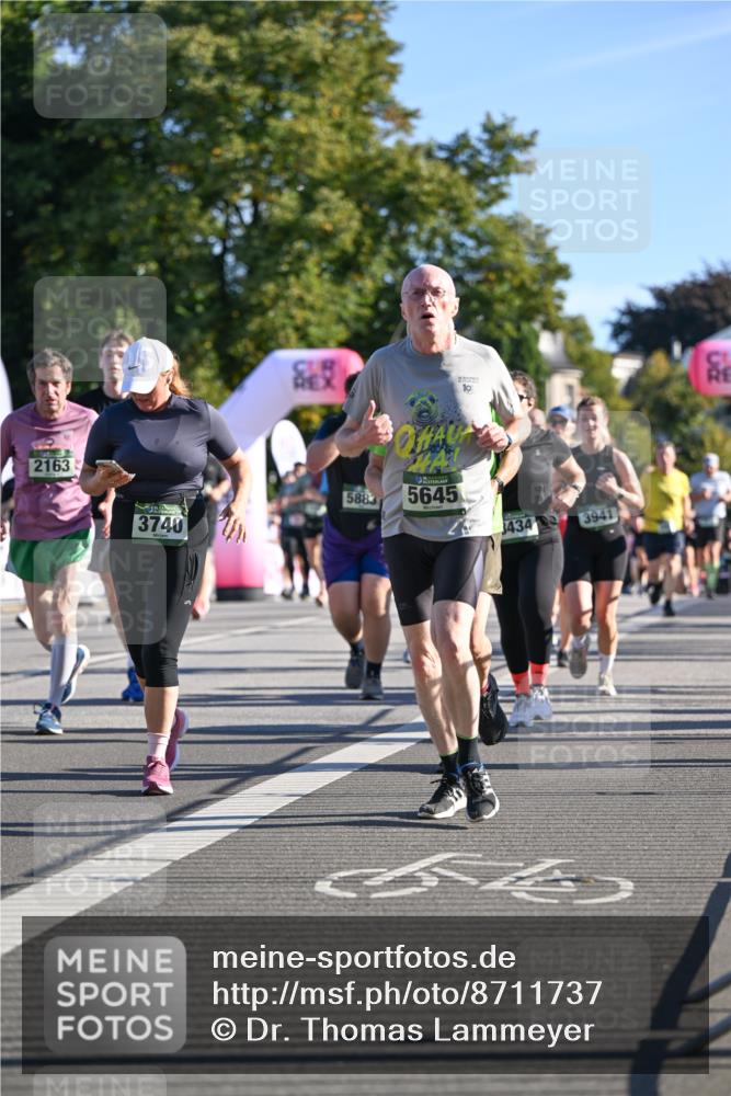 07.09.2025 - BARMER Alsterlauf Dr. Thomas Lammeyer http://msf.ph/oto/8711737 07.09.2025 09:40:08 Laufen 2163, 3740, 5883, 5645, 10, 3434, 3941 meine-sportfotos.de
