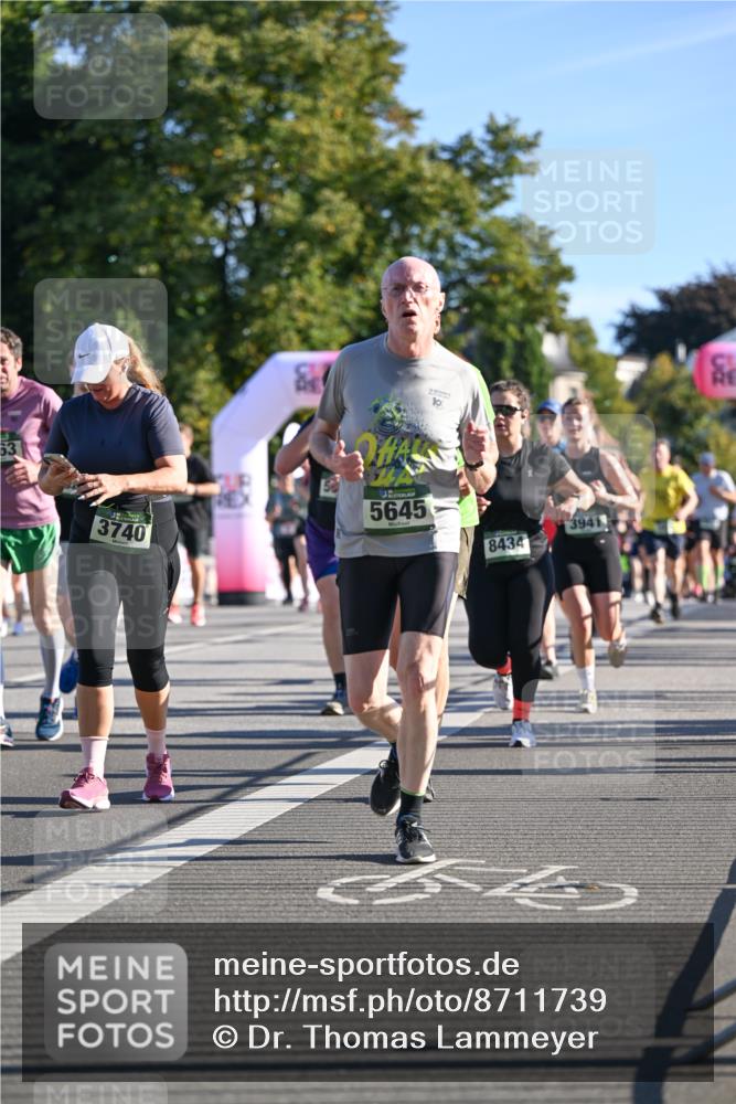 07.09.2025 - BARMER Alsterlauf Dr. Thomas Lammeyer http://msf.ph/oto/8711739 07.09.2025 09:40:09 Laufen 63, 3740, 5645, 10, 3941, 8434 meine-sportfotos.de