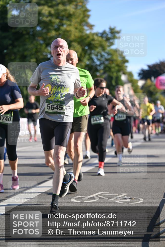 07.09.2025 - BARMER Alsterlauf Dr. Thomas Lammeyer http://msf.ph/oto/8711742 07.09.2025 09:40:09 Laufen 8740, 18136, 5645, 8434 meine-sportfotos.de