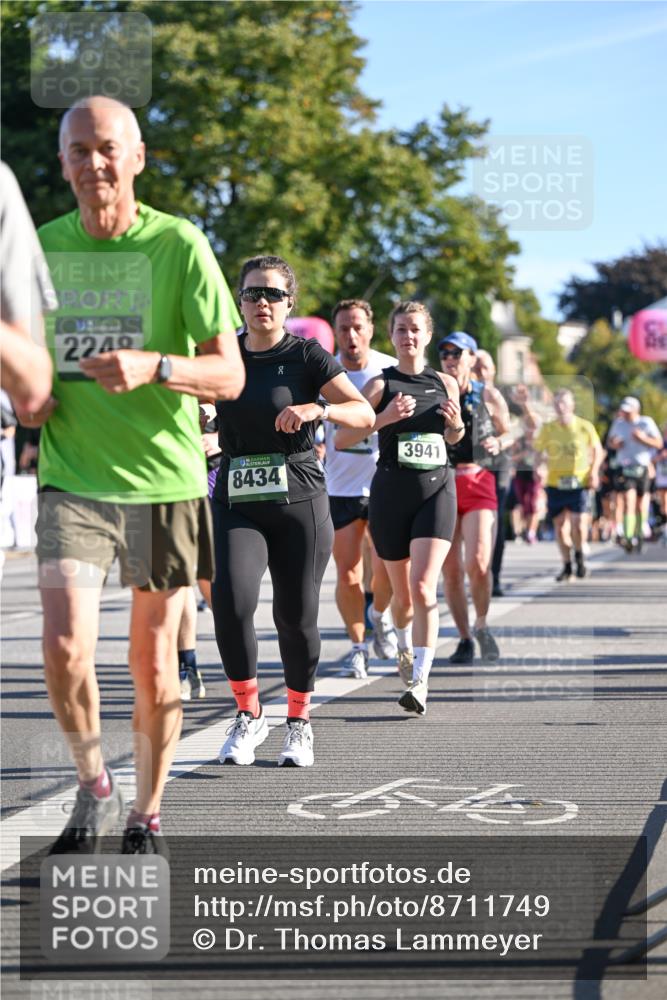 07.09.2025 - BARMER Alsterlauf Dr. Thomas Lammeyer http://msf.ph/oto/8711749 07.09.2025 09:40:10 Laufen 2249, 8434, 3941 meine-sportfotos.de