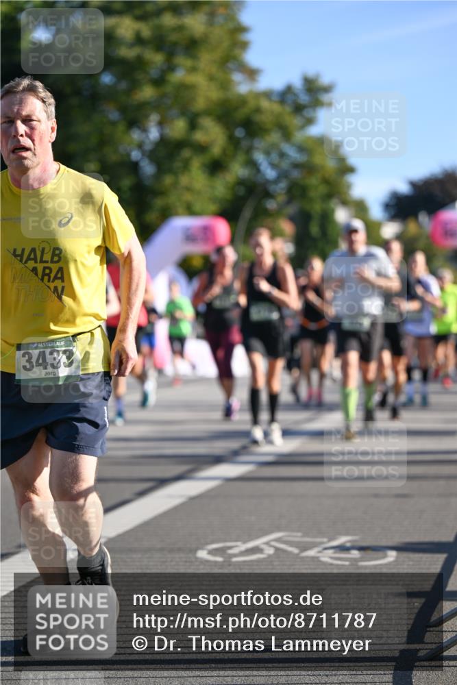 07.09.2025 - BARMER Alsterlauf Dr. Thomas Lammeyer http://msf.ph/oto/8711787 07.09.2025 09:40:16 Laufen 2960, 3433 meine-sportfotos.de